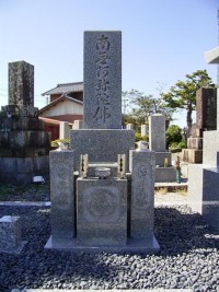 墓石の白ペンキ剥がし後 墓石の白ペンキ剥がし後