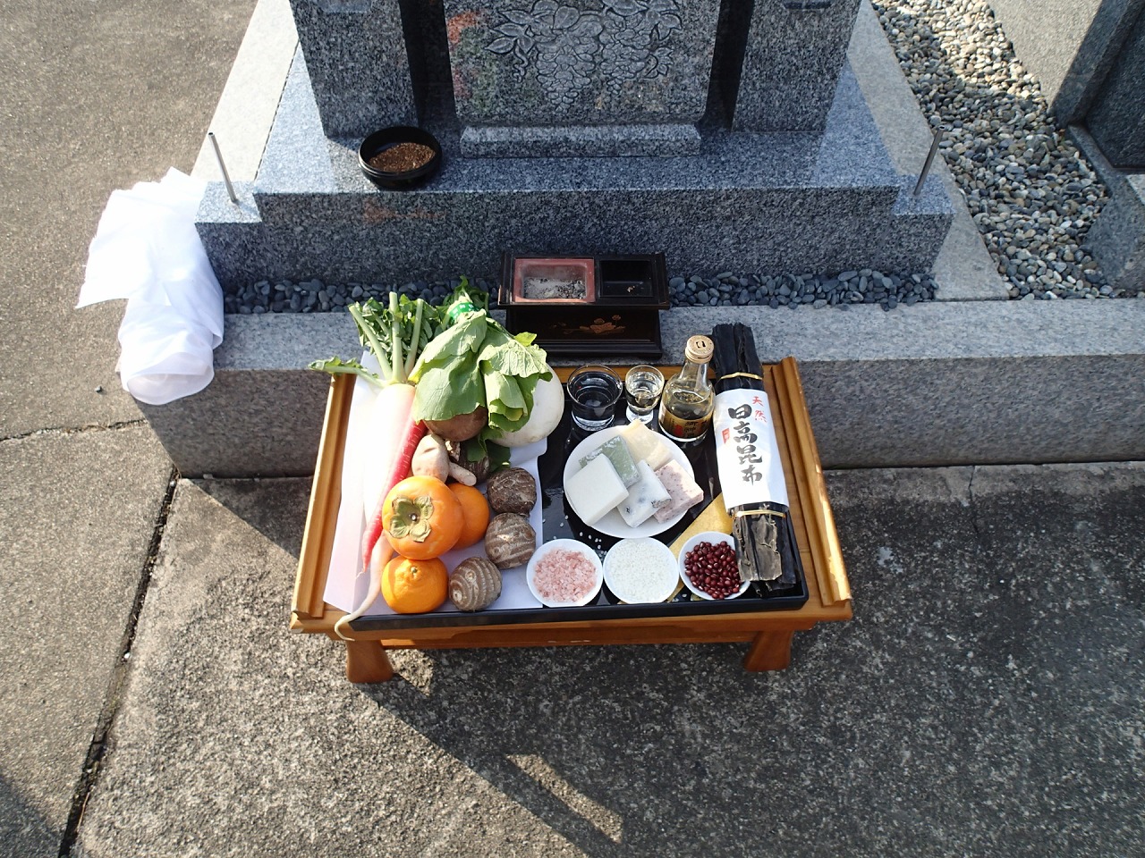 お墓の建碑式のお供え物