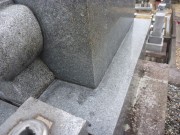 墓石の黒ずみ水垢掃除後 