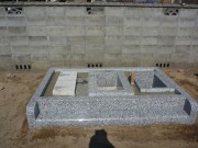 御影石納骨室と墓誌の補強石