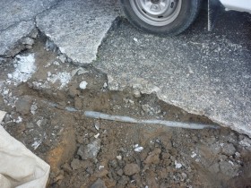 水道管が出てきて中断