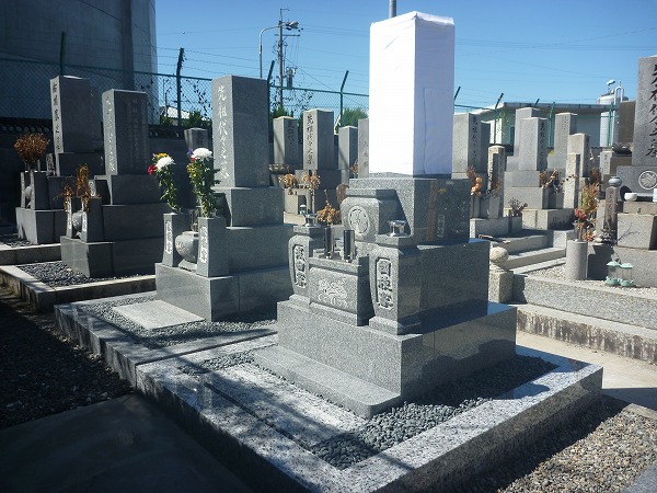 愛知県岩倉市地域墓地で唐原石のお墓建立しました