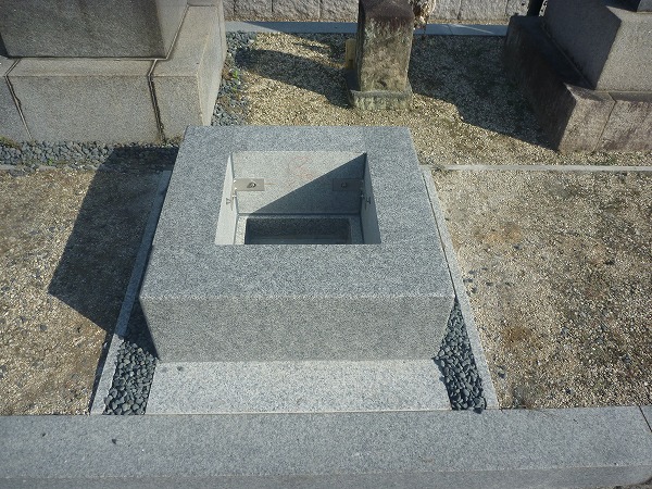 愛知県安城市野池墓地で四ツ石工事をしました