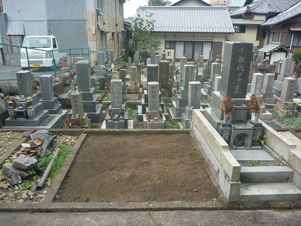 岐阜市法圓寺でお墓の移転工事開始　お墓回収しました