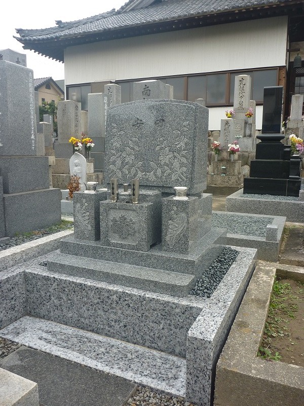 羽島市佛願寺で天山石のデザイン墓石建立しました