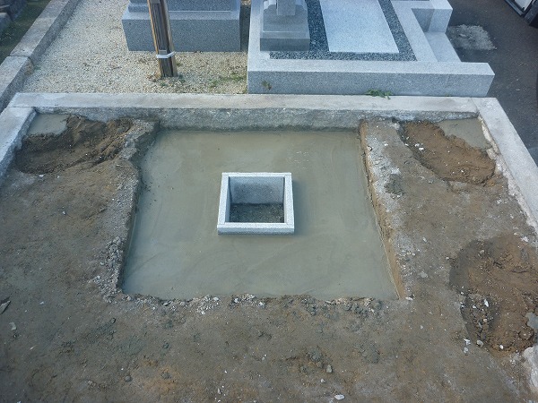 愛知県一宮市地域墓地でお墓の基礎コンクリート工事