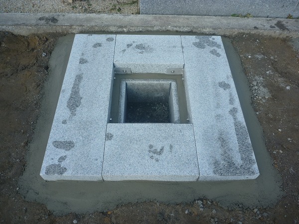 愛知県一宮市地域墓地でお墓の御影石納骨室工事