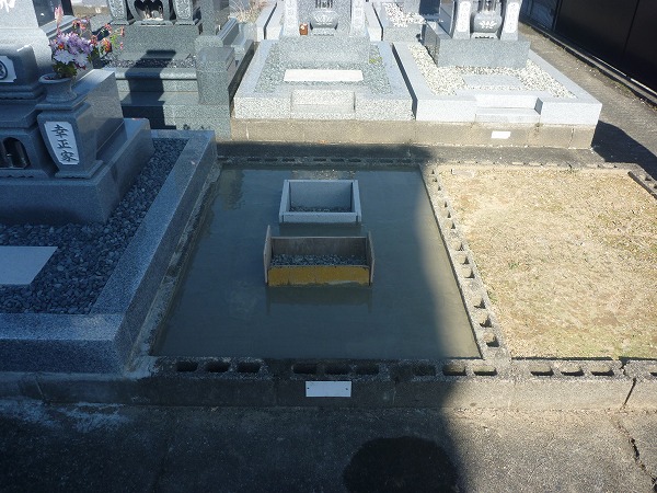 岐阜市小野墓地でお墓移転の基礎コンクリート工事