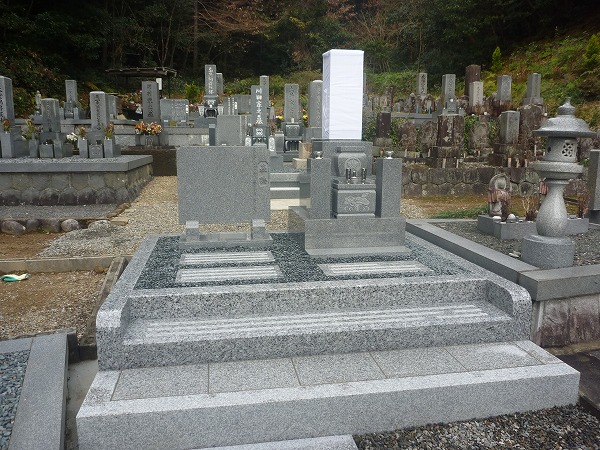 山県市大本寺墓地で唐原石のお墓建立しました