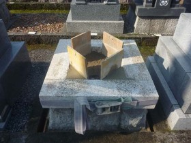 岐阜市宇佐墓地でお墓の傾き直し　コーピン組みました