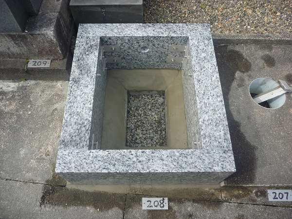 岐阜市東鏡島墓地で外柵基礎石工事をしました