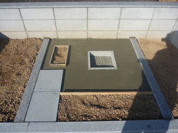 関市龍泰寺墓地でお墓建立工事開始　基礎コンクリート