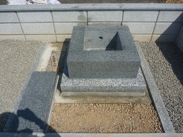 関市龍泰寺墓地でお墓の四つ石組みました