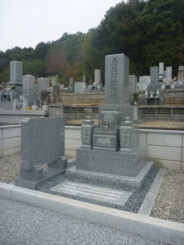 関市龍泰寺墓地で天山石のお墓建立
