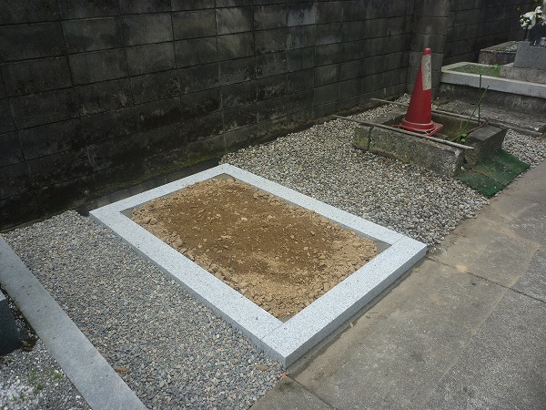 岐阜市敬念寺墓地で外柵基礎石下段工事しました