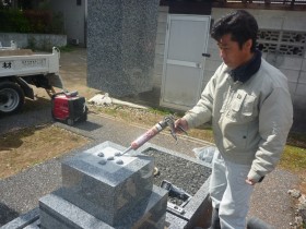 免震シリコン＋免震接着剤施工で地震対策施工