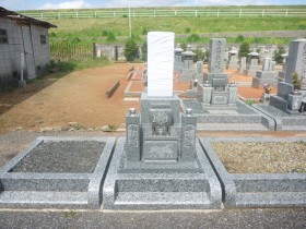 岐阜市鏡島弘法乙津寺墓地で天山石のお墓建立　平成25年3月