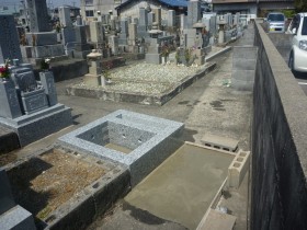 岐阜市立政寺墓地で外柵基礎石工事　平成25年4月