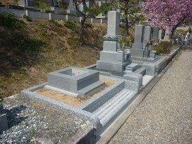 岐阜市市営大洞墓地でお墓の四ツ石工事をしました