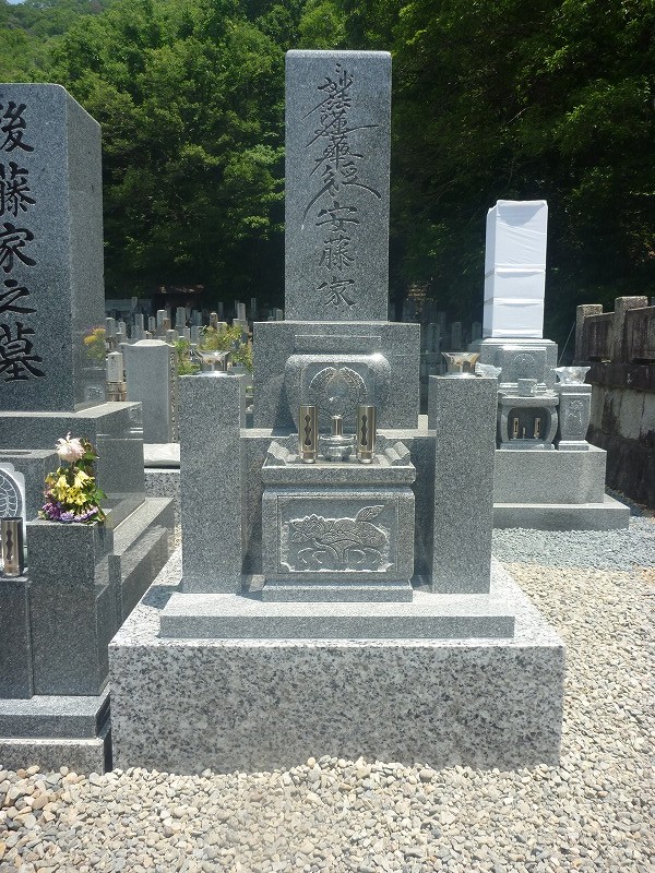 唐原石の二段型墓石完成