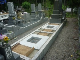 本巣市金原圓勝寺墓地で御影石納骨室工事をしました