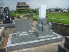 岐阜市川東墓地で庵治石のお墓を建立しました