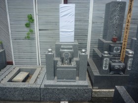 岐阜市東鏡島墓地で唐原石の神徒墓石建立