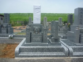 岐阜市鏡島弘法乙津寺墓地で天山石のお墓建立　平成25年7月
