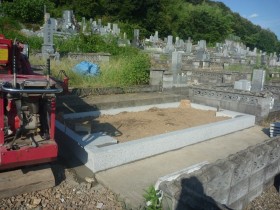 関市龍泰寺墓地で外柵基礎石下段工事をしました