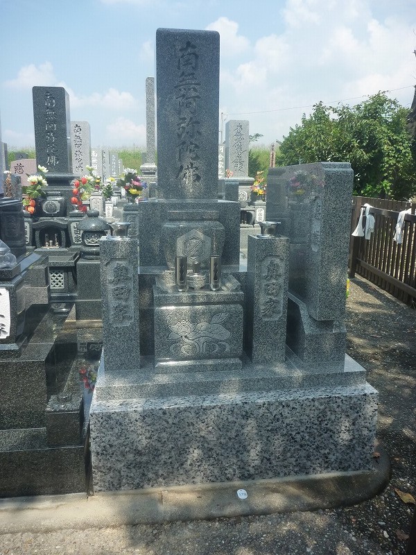 大島石のお墓と墓誌