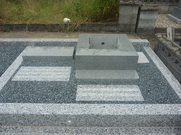 関市龍泰寺墓地でお墓の四ツ石工事をしました