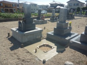 三重県鈴鹿市岡田の地域墓地でお墓建立工事開始