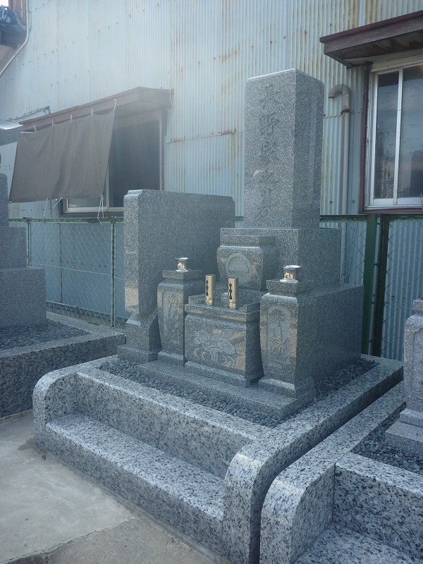 岐阜三ツ又墓地で純国産墓石の天山石のお墓建立しました