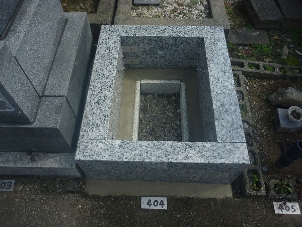 岐阜市東鏡島墓地で外柵基礎石工事をしました