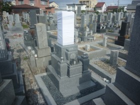 岐阜市近ノ島墓地で純国産墓石の唐原石のお墓を建立