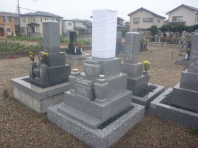 三重県鈴鹿市岡田の地域墓地で九寸のお墓建立