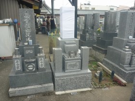 岐阜市東鏡島墓地で二段型のお墓建立しました