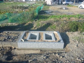 岐阜市小西郷墓地で外柵基礎石工事をしました