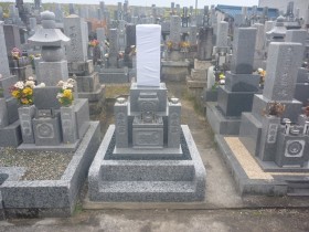 岐阜市萱場墓地でお墓の建て替え工事　国産唐原石のお墓建立しました