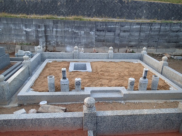岐阜市鏡島弘法乙津寺墓地でお墓の御影石納骨室組みました