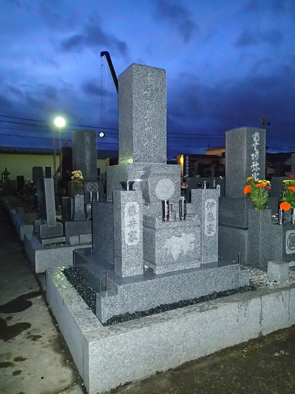 大垣市池尻墓地で純国産墓石　天山石のお墓建立しました