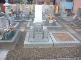 岐阜市塩谷墓地で純国産墓石　唐原石のお墓建立しました