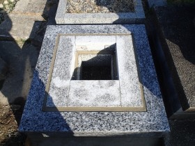 岐阜市早田の地域墓地で御影石納骨室工事をしました