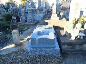岐阜市早田の地域墓地でお墓の四ツ石を組みました