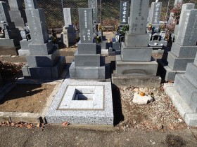 笠松町営墓地でお墓建て替えの外柵基礎石工事