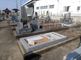 本巣郡北方町の地域墓地でお墓の外柵基礎石工事をしました