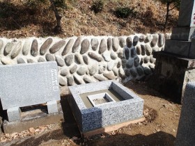 岐阜市市営上加納墓地で外柵基礎石をしました　れ地区