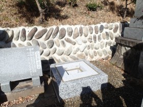 岐阜市市営上加納墓地れ地区で御影石納骨室工事をしました