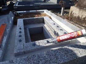 免震シリコン＋免震接着剤施工で地震対策施工