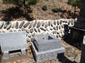 岐阜市市営上加納墓地れ地区でお墓の四ツ石工事をしました
